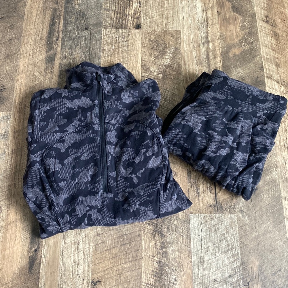 Quarter zip up and jogger pants combo.Both have functional pockets